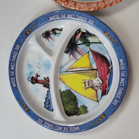 Lot of 3. Two Where the Wild Things are 3 section plates And Book. - Picture 4 of 16